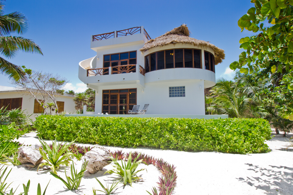 3-must-see-luxury-beachfront-properties-in-ambergris-caye-belize-re-max-island-real-estate